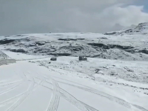 इंदौर में पारा 5.7°C, 10 साल का रिकॉर्ड टूटा:अयोध्या का तापमान 5.5°C पहुंचा; राजस्थान में ओस की बूंदे जमीं, हिमाचल में बर्फबारी