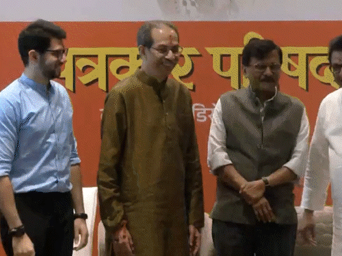 20 साल बाद उद्धव-राज ठाकरे की पार्टी में गठबंधन:कहा- हमारी सोच एक, बंटेंगे तो बिखरेंगे; 29 नगर निगम चुनाव में 15 जनवरी को मतदान