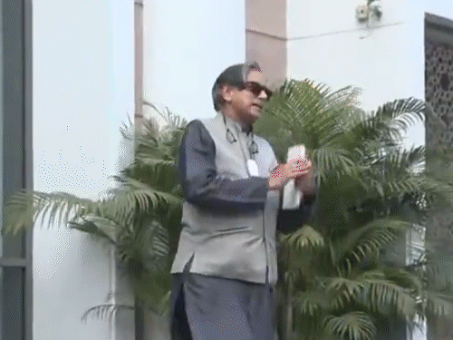 दिल्ली में कांग्रेस वर्किंग कमेटी की बैठक:सोनिया-राहुल मौजूद, थरूर भी पहुंचे; जी राम जी बिल पर सरकार के खिलाफ एक्शन प्लान पर चर्चा होगी