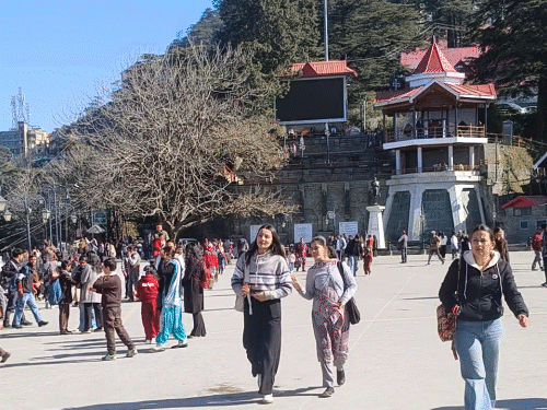 हिमाचल में अचानक बदला मौसम, तापमान में उछाल:मनाली का पारा नॉर्मल से 6°C ज्यादा; दिसंबर में बढ़ी गर्माहट, 14 दिसंबर तक बारिश-बर्फबारी नहीं