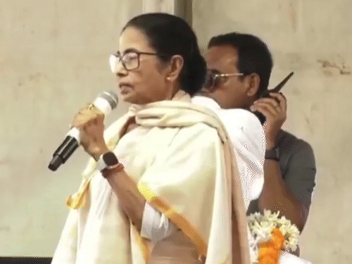 ममता बोलीं- बंकिम बाबू को उचित सम्मान नहीं मिला:पीएम माफी मांगें; लोकसभा में मोदी ने बकिंमचंद्र चटर्जी को बंकिम दा कहा था