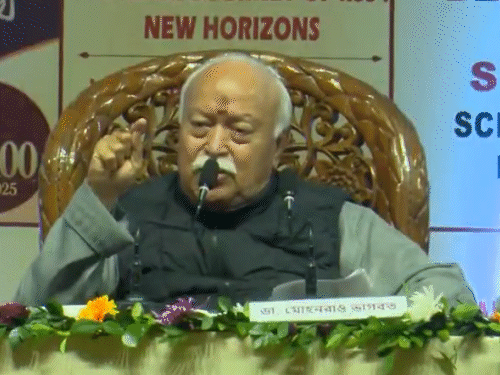 लिव-इन पर भागवत बोले: आप जिम्मेदारी लेने को तैयार नहीं:ये ठीक बात नहीं; शादी सिर्फ शारीरिक संतुष्टि नहीं, इसकी आदर्श उम्र 19-25 साल