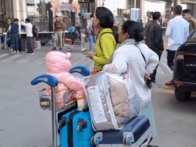 उड़ानें कैंसिल, जयपुर एयरपोर्ट पर फंसीं जया किशोरी:यात्रियों का हंगामा; बेंगलुरु, कोलकाता और चेन्नई आने-जाने वाले पैसेंजर्स परेशान