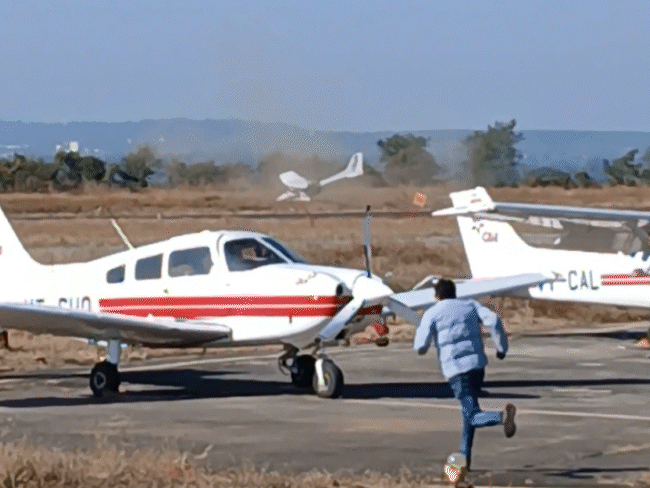 MP के सागर में ट्रेनर एयरक्राफ्ट क्रैश:लैंडिंग के समय हवाई पट्‌टी पर बिगड़ा संतुलन, रनवे से उतरा; पायलट सुरक्षित