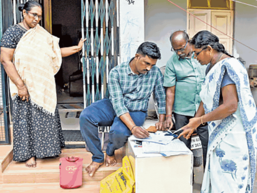 SIR प्रक्रिया-तमिलनाडु में 84 लाख वोटर्स के फॉर्म जमा नहीं:कट सकता है नाम, बंगाल में ये संख्या 54 लाख से ज्यादा; 11 दिसंबर लास्ट डेट