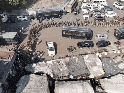 बनभूलपुरा अतिक्रमण मामला- सुप्रीम कोर्ट का फैसला आज:दुकानें-स्कूल बंद, 15 लोग हिरासत में और इमाम को नोटिस; हल्द्वानी में हाई अलर्ट