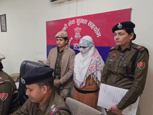 गुरुग्राम में रेप की FIR कराने वाली युवती अरेस्ट:अपनी ही बनाई कहानी में फंसी; बॉयफ्रेंड के दोस्त संग रची थी ब्लैकमेलिंग की साजिश