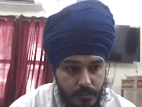 अमृतपाल की डिब्रूगढ़ जेल से पहली फोटो सामने आई:हाईकोर्ट में वर्चुअली पेश हुए खालिस्तान समर्थक सांसद; 3 साल पहले अरेस्ट हुए थे