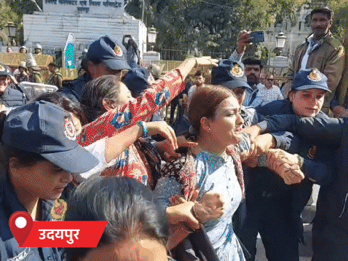 अरावली पर्वत बचाने के लिए आंदोलन, जोधपुर में लाठीचार्ज:राजस्थान के कई शहरों में पुलिस-प्रदर्शनकारी भिड़े, सीकर में हर्ष पर्वत पर चढ़े लोग