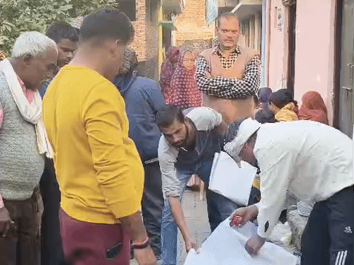 लखनऊ में दो बहनों ने डॉग के लिए सुसाइड किया:एक महीने से बीमार था; मरते-मरते मां से बोलीं- उसे भगाना नहीं, दवा कराना