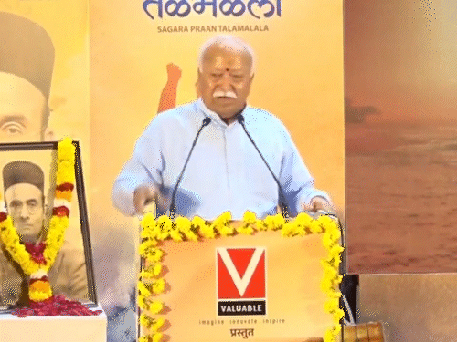 भागवत बोले-भारत के लिए जीने का समय, मरने का नहीं:हर इंसान में देशभक्ति जरूरी; यहां 'तेरे टुकड़े होंगे' जैसी भाषा नहीं चलेगी