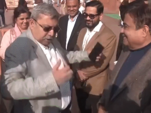 TMC सांसद ने गडकरी से पूछा- एक घुसपैठिया मिला क्या:केंद्रीय मंत्री बोले- मिलवाएंगे कभी; विपक्ष का आरोप- सरकार जबरन लोगों को घुसपैठिया बता रही