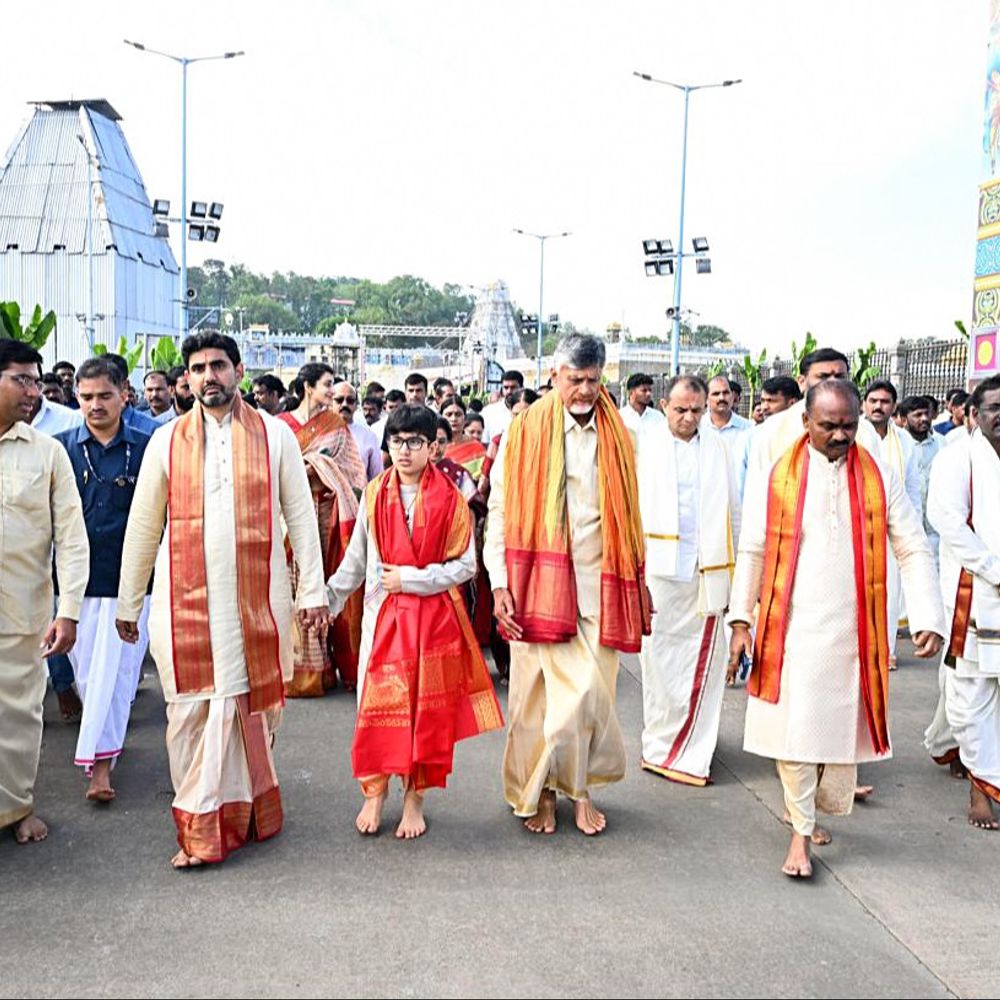 तिरुपति मंदिर में लड्डू के बाद दुपट्टा में घोटाला:सिल्क बताकर ₹350 के पॉलिएस्टर दुपट्टे ₹1300 में बेचे; 10 साल में ₹54 करोड़ का स्कैम