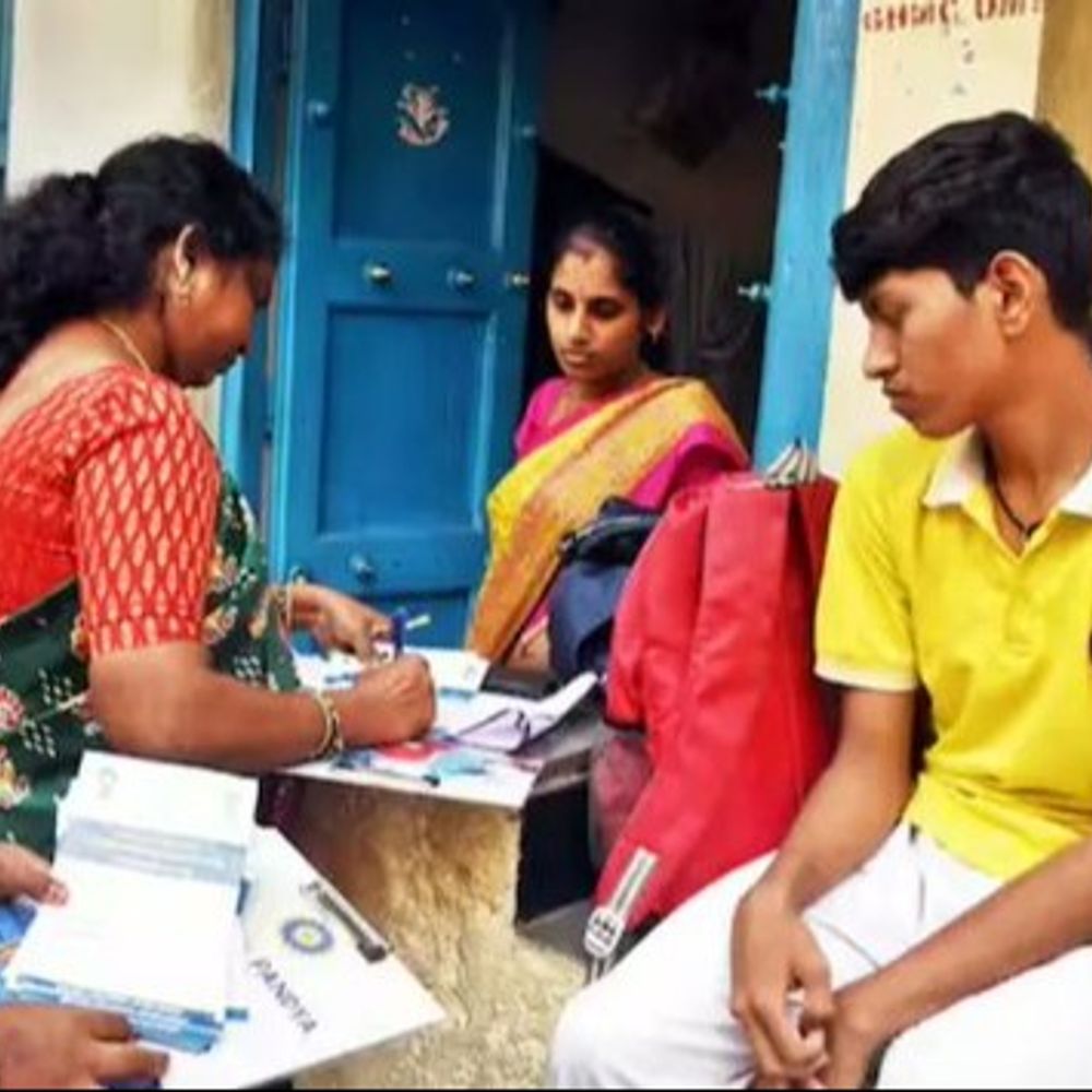 सुप्रीम कोर्ट का BLO की सुरक्षा पर ECI को नोटिस:कहा- हालात से तुरंत निपटें वरना अराजकता फैलेगी, जो राज्य सहयोग नहीं कर रहे हमें बताएं