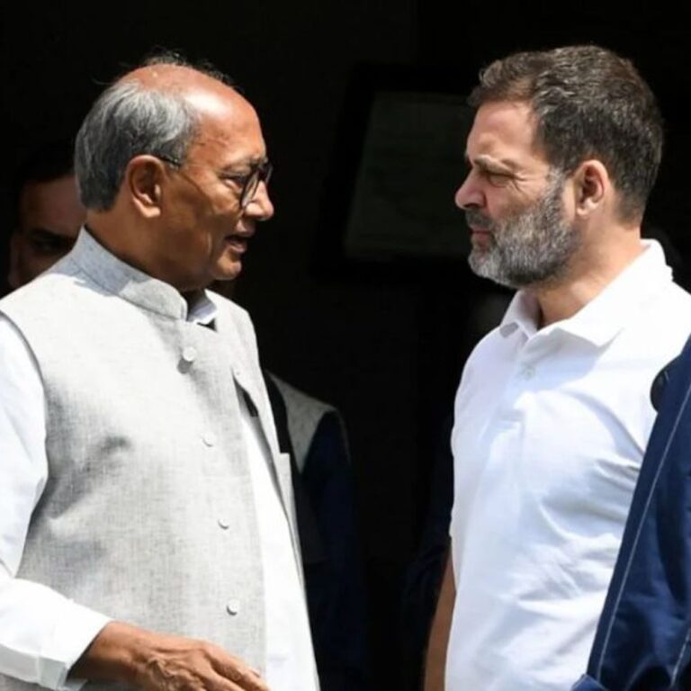 RSS की तारीफ पर दिग्विजय सिंह को राहुल का तंज:बोले- आपने गलत किया; पूर्व CM ने मोदी की जमीन पर बैठे तस्वीर शेयर की थी