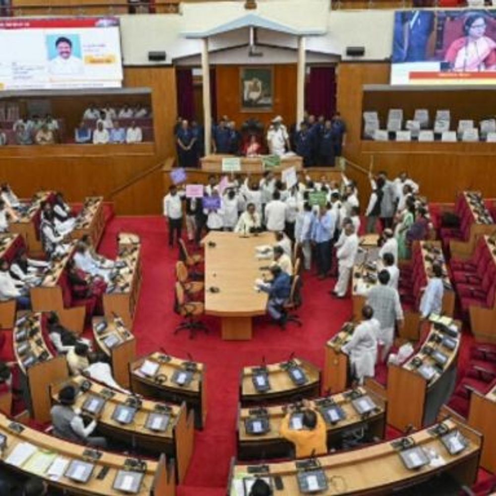 ओडिशा में महिलाएं रात में दुकानों पर काम कर सकेंगी:लिखित परमिशन देनी होगी; कॉमर्शियल जगहों पर काम करने के घंटे 9 से 10 किए