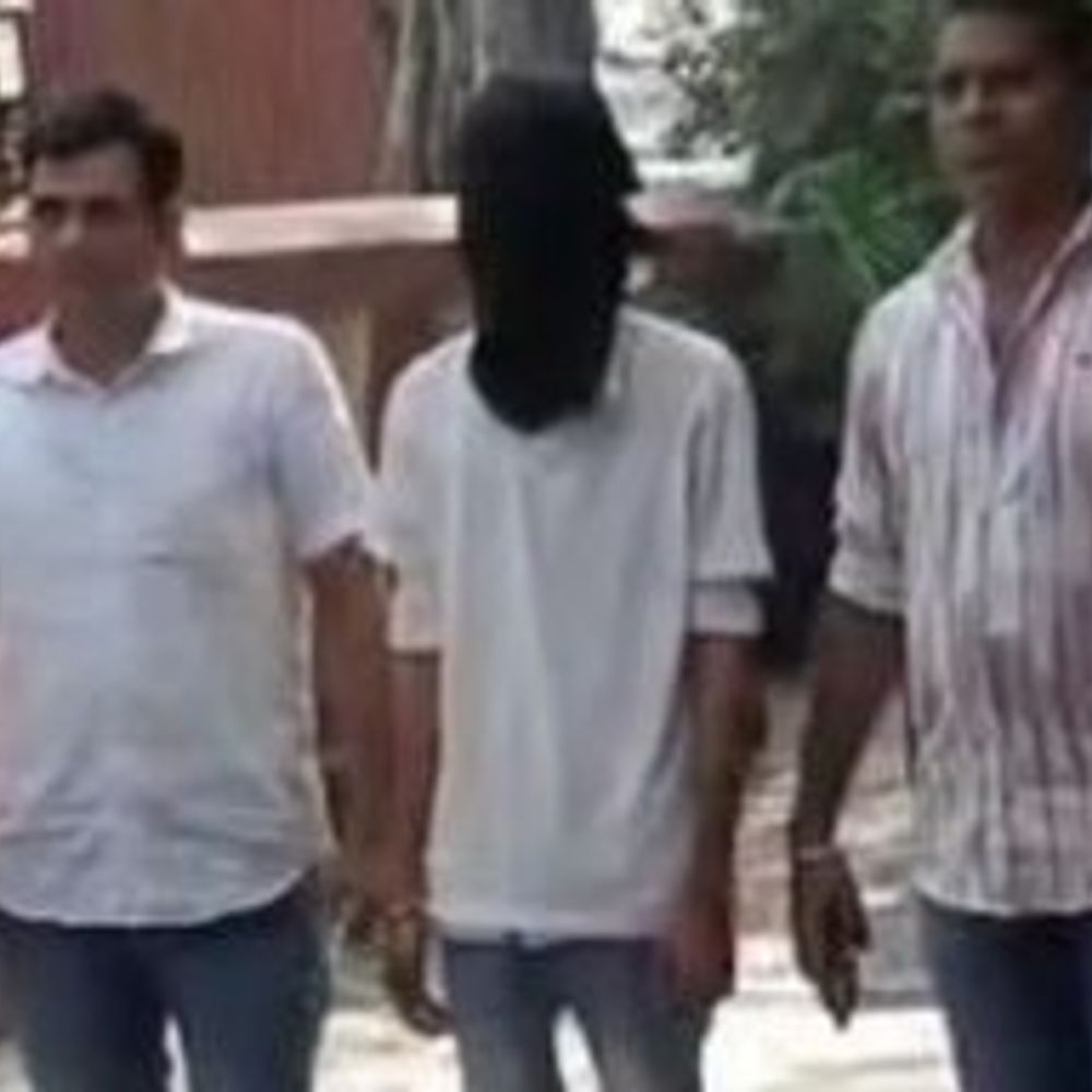 मुंबई में सोती हुई बेटी पर ब्लेड से हमला:आरोपी नशे में था, पत्नी से भी लड़ाई की, दोनों में तलाक का केस चल रहा