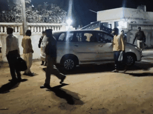 गुजरात में सुरेंद्रनगर के पूर्व कलेक्टर अरेस्ट:1500 करोड़ की जमीन घोटाले का मामला, डिप्टी तहसीलदार के साथ मिलकर लिए थे 1 करोड़