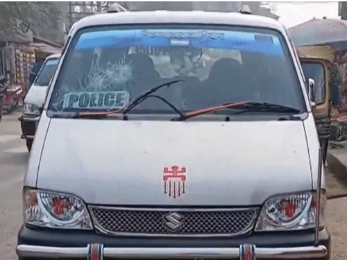 पश्चिम बंगाल के संदेशखाली में पुलिस पर भीड़ का हमला:6 पुलिसकर्मी घायल, नौ आरोपी गिरफ्तार; जनवरी 2024 में ED टीम पर हमला हुआ था