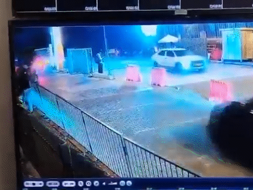 बेंगलुरु में शराबी ड्राइवर ने भीड़ पर चढ़ाई कार:मॉल के बाहर नए साल पर जश्न मना रहे थे लोग, 4 गंभीर घायल