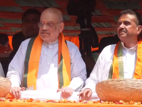 शाह बोले- 15 दिन बंगाल में रहूंगा:ममता को घर में हराना है, TMC को खाड़ी में फेंक दो; शाह को काले झंडे दिखाए