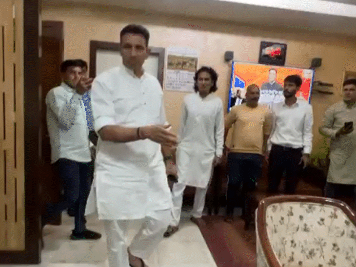 दतिया विधायक राजेंद्र भारती की विधानसभा सदस्यता खत्म:देर रात विधानसभा पहुंचे प्रमुख सचिव, आदेश जारी किया; कांग्रेस बोली- यह नियम के खिलाफ